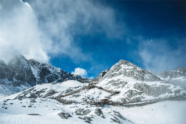 云南旅游,云南旅行社,云南團(tuán)建公司,云南會(huì)議公司,云南策劃公司,麗江旅游,麗江旅行社,麗江團(tuán)建公司,麗江會(huì)議公司：踏春，當(dāng)然玉龍雪山！